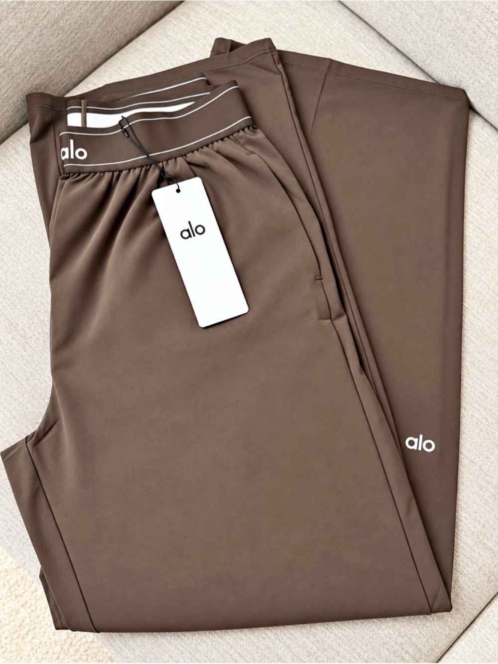 ALO Yoga Brown woman’s Slim Performance Joggers with Logo